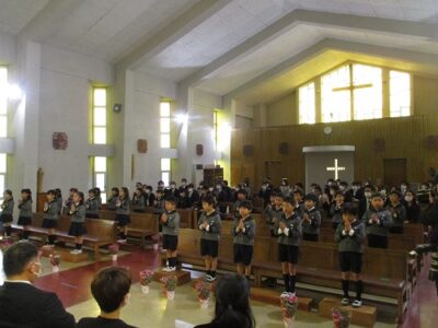 第73回卒園式が聖堂にて行われました。